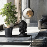 Mű kőfenyő bonsai fa, fekete színű műanyag cserépben.